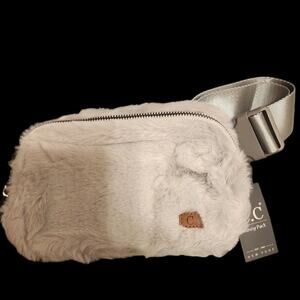 CC CREAM FUR BELT BAG BLACK